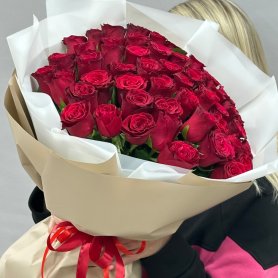 51 красная Роза  от интернет-магазина «Цветочные истории» в Ярославле