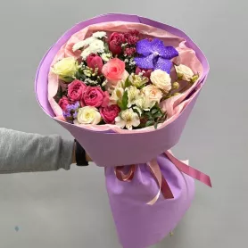 Сборный букет &laquo;Первые бабочки&raquo; от интернет-магазина «Цветочные истории»