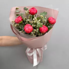 Букет из пионов &laquo;Ягодное чудо&raquo; от интернет-магазина «Цветочные истории»