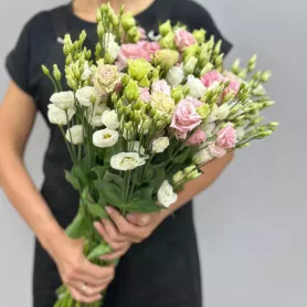 микс лизиантусов от интернет-магазина «Цветочные истории»