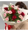 Букет роз &laquo;Букет из кустовых и красных роз&raquo;