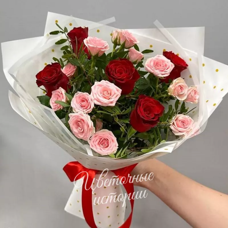 Букет роз &laquo;Букет из кустовых и красных роз&raquo; 2