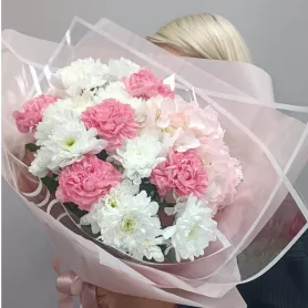 Букет &laquo;Букет  с хризантемой и диантусом&raquo; от интернет-магазина «Цветочные истории»