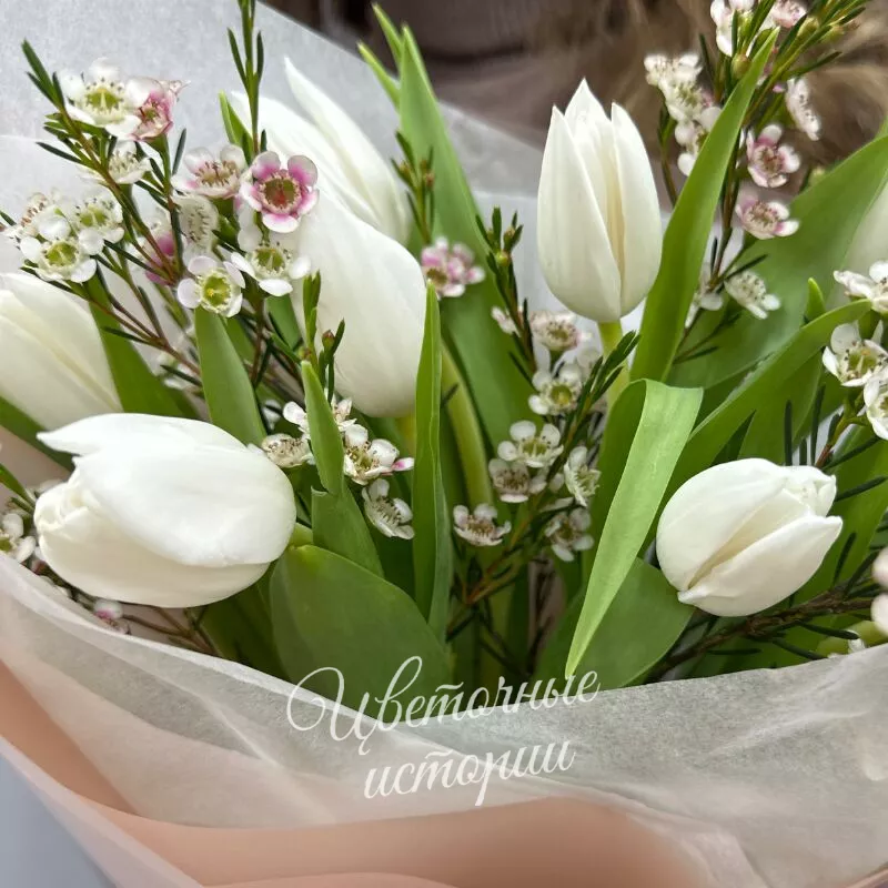 Весенний букет из белых тюльпанов 4