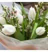 Весенний букет из белых тюльпанов 4