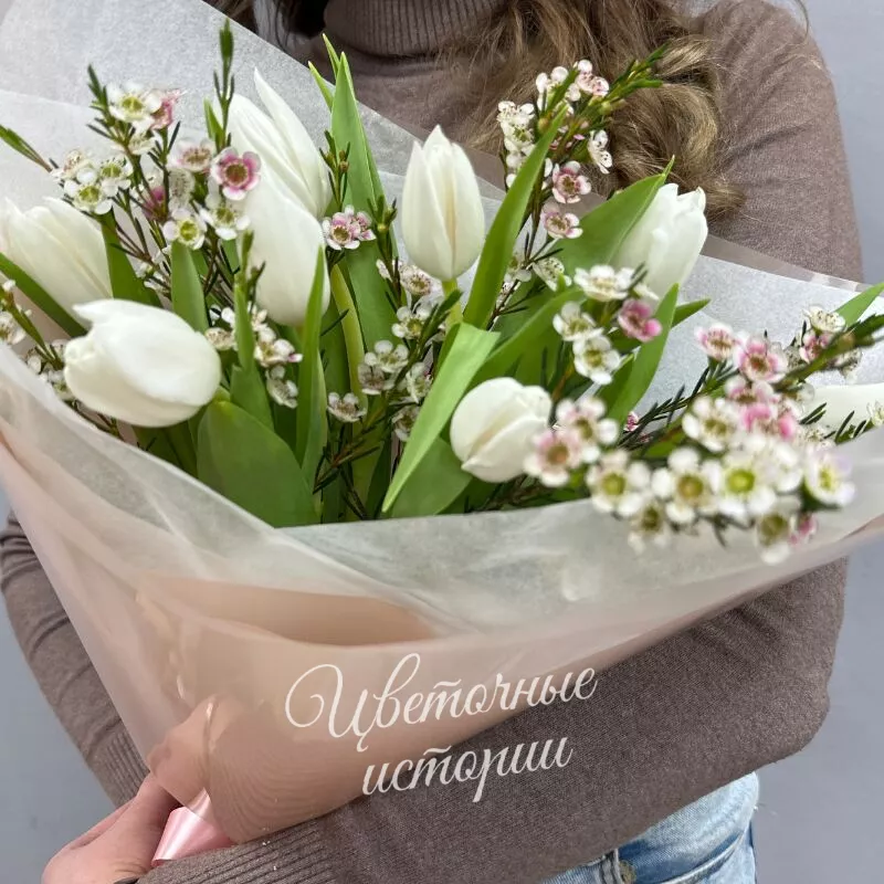 Весенний букет из белых тюльпанов 3