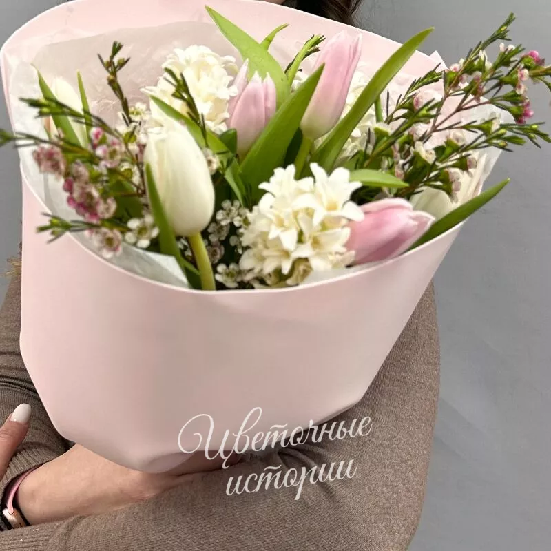 Весенний букет с гиацинтами и тюльпанами. 2