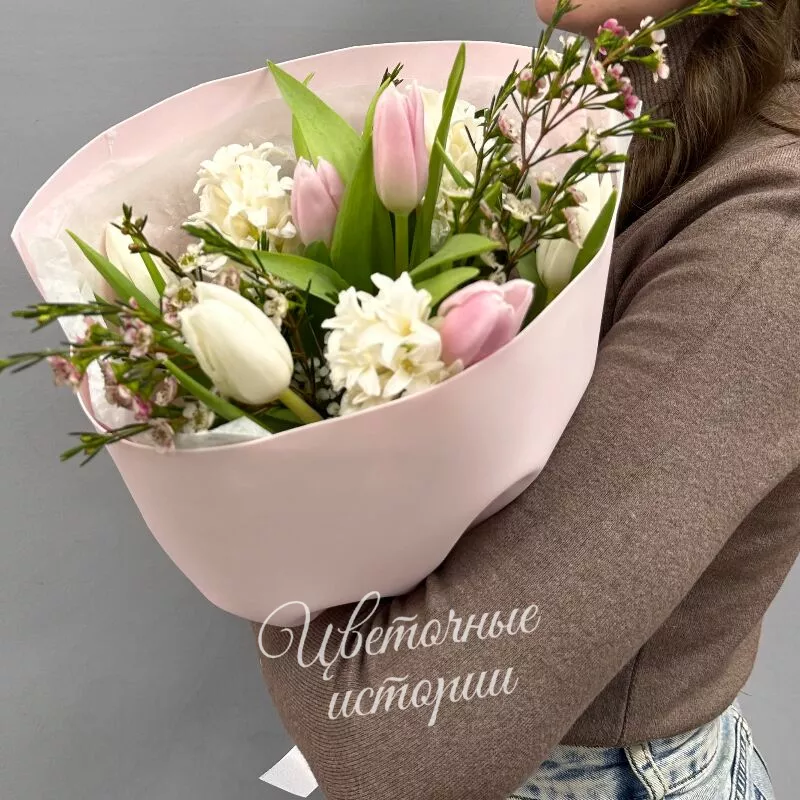 Весенний букет с гиацинтами и тюльпанами. 1