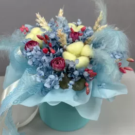 Голубые сухоцветы  от интернет-магазина «Цветочные истории»