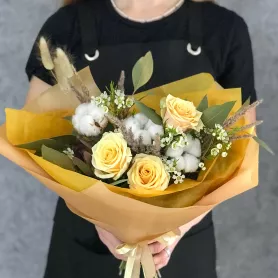 Сборный букет &laquo;Медовый&raquo; от интернет-магазина «Цветочные истории»