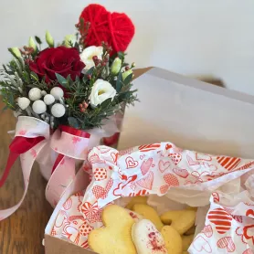 Подарочный набор для влюбленных от интернет-магазина «Цветочные истории»