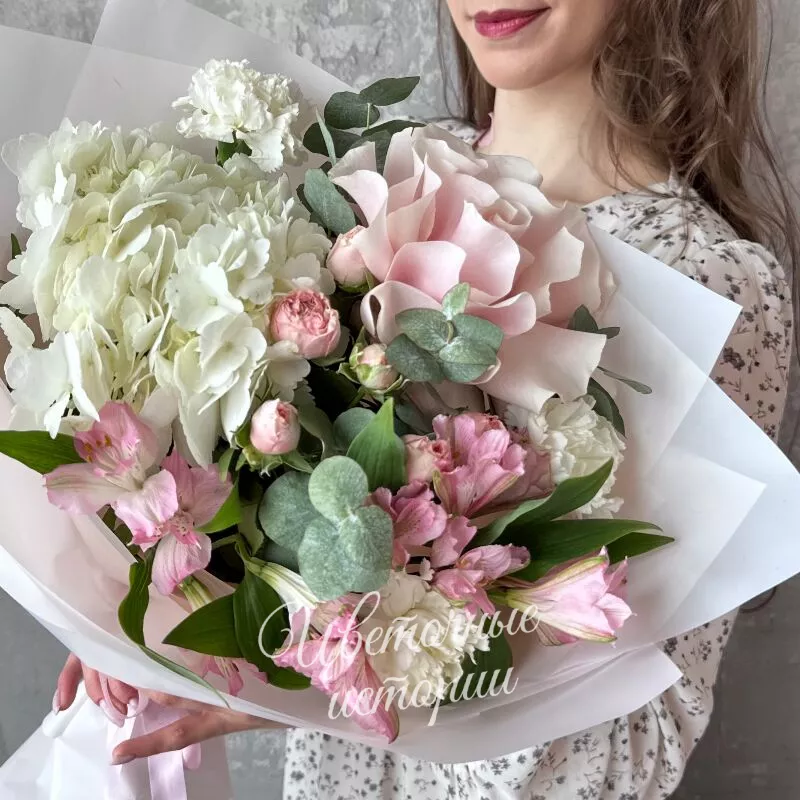Букет с гортензией и французской розой &laquo;Весенний флер&raquo; 2