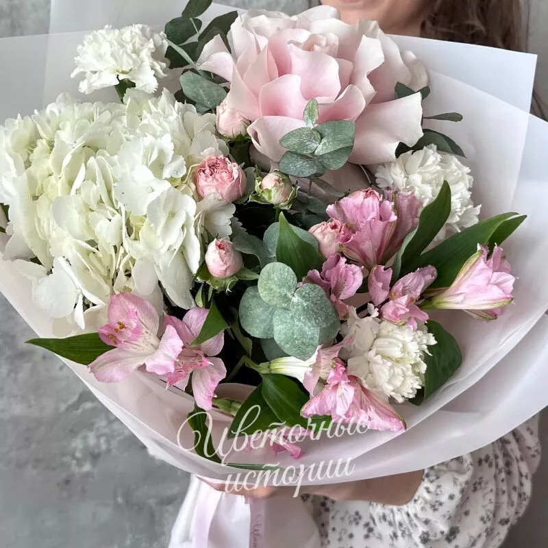 Букет с гортензией и французской розой &laquo;Весенний флер&raquo; 1