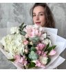 Букет с гортензией и французской розой &laquo;Весенний флер&raquo;