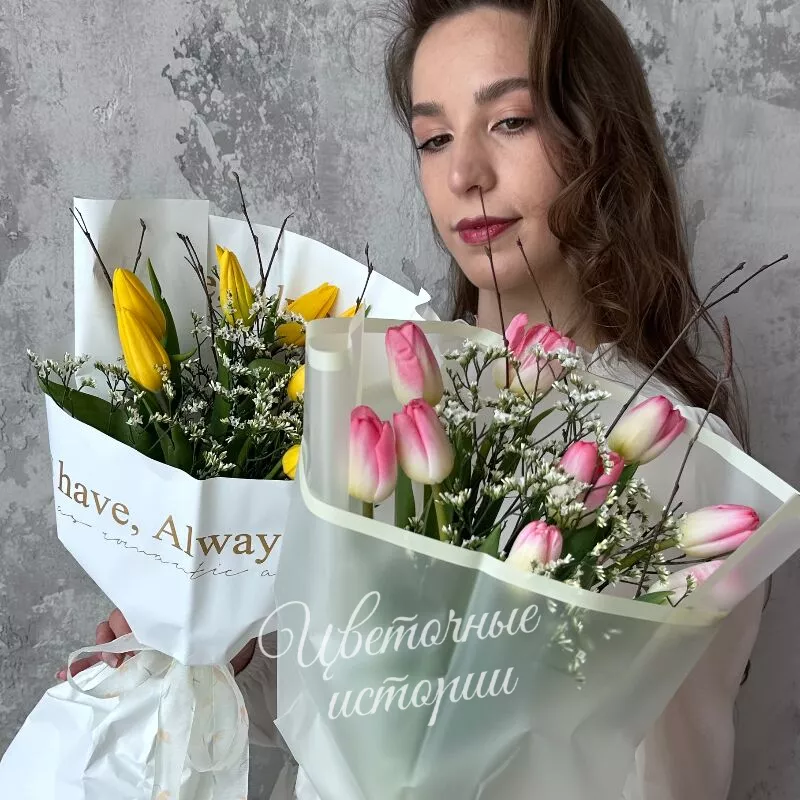 Букет из 11 тюльпанов с весенними ветками 3