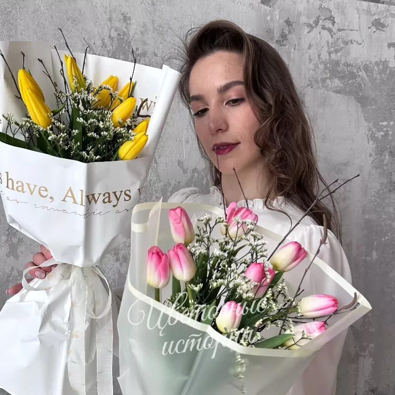 Букет из 11 тюльпанов с весенними ветками 1