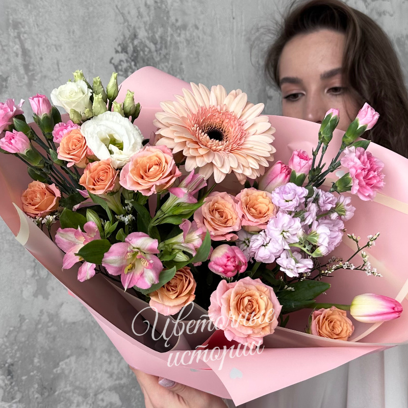 Букет из герберы,лизиантуса и маттиолы &laquo;С весной,любимая&raquo; 3