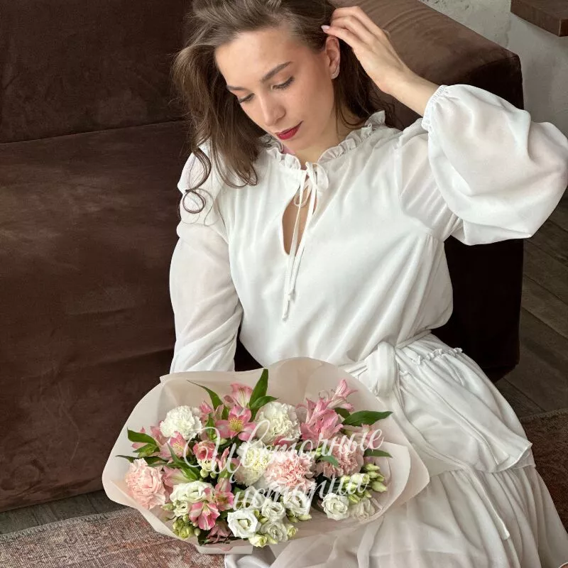 Букет из альстромерии,эустомы и диантусов &laquo; Для любимой&raquo; 1