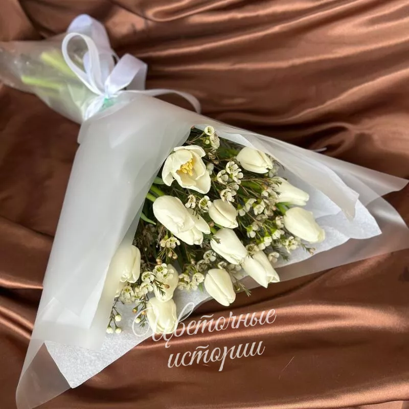 Букет из 15 тюльпанов с шамелациумом 2