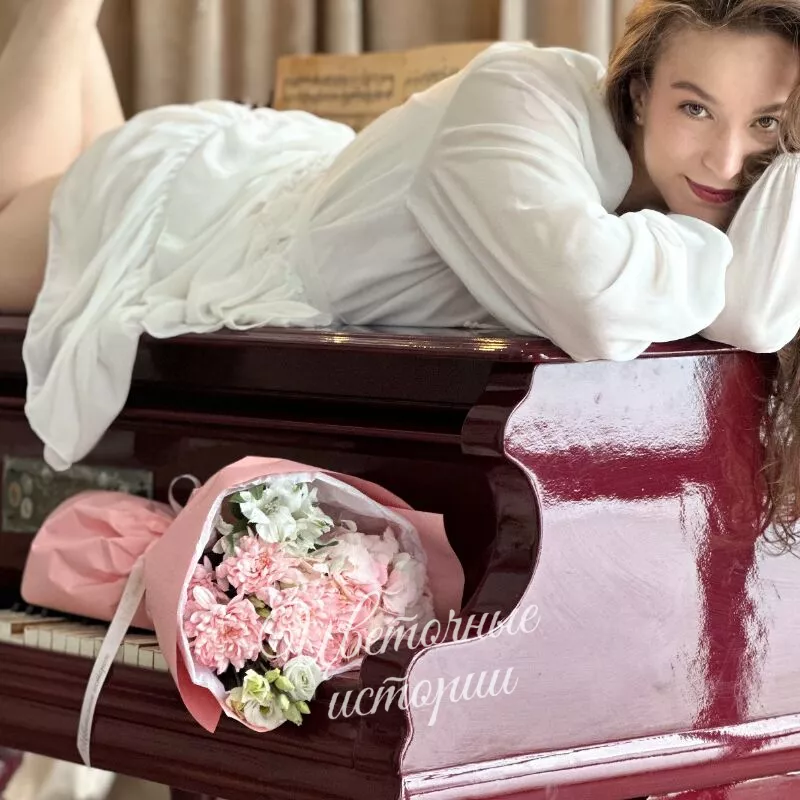 Нежный весенний букет с гортензией 2