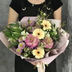 Сборный букет &laquo;Хорошее настроение&raquo; от интернет-магазина «Цветочные истории»
