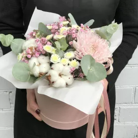 Композиция в коробке &laquo;Тёплые чувства&raquo; от интернет-магазина «Цветочные истории»