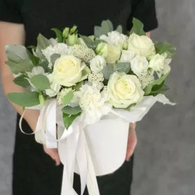 Композиция в коробке &laquo;Искренние чувства&raquo; от интернет-магазина «Цветочные истории»