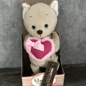 Романтичный Котик с розовым сердечком от интернет-магазина «Цветочные истории»