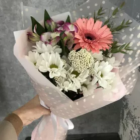 Букет &laquo;Комплимент&raquo; от интернет-магазина «Цветочные истории»