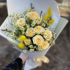 Добрый праздник от интернет-магазина «Цветочные истории»