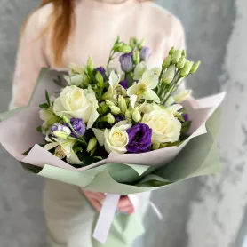 Букет &laquo;Сияние сапфира&raquo; от интернет-магазина «Цветочные истории»