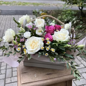 Композиция &laquo;Ящик красоты&raquo; от интернет-магазина «Цветочные истории»