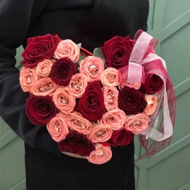 Композиция в коробке &laquo;Сердце любимой&raquo; от интернет-магазина «Цветочные истории»