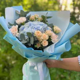 Сборный букет &laquo;Лазурная любовь&raquo; от интернет-магазина «Цветочные истории»