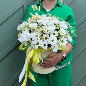 Композиция в коробке &laquo;Летний лучик&raquo; от интернет-магазина «Цветочные истории»