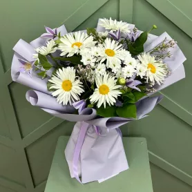 Сборный букет &laquo;Ромашки и любовь&raquo; от интернет-магазина «Цветочные истории»