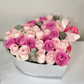 Композиция в коробке &laquo;Мое сердце - тебе&raquo; от интернет-магазина «Цветочные истории»