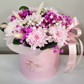 Композиция в коробке &laquo;Конфетная коробка&raquo; от интернет-магазина «Цветочные истории»