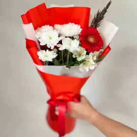 Сборный букет &laquo;Веселый звонок &raquo; от интернет-магазина «Цветочные истории»