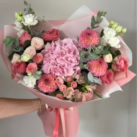 Сборный букет &laquo;Торжество любви&raquo; от интернет-магазина «Цветочные истории»