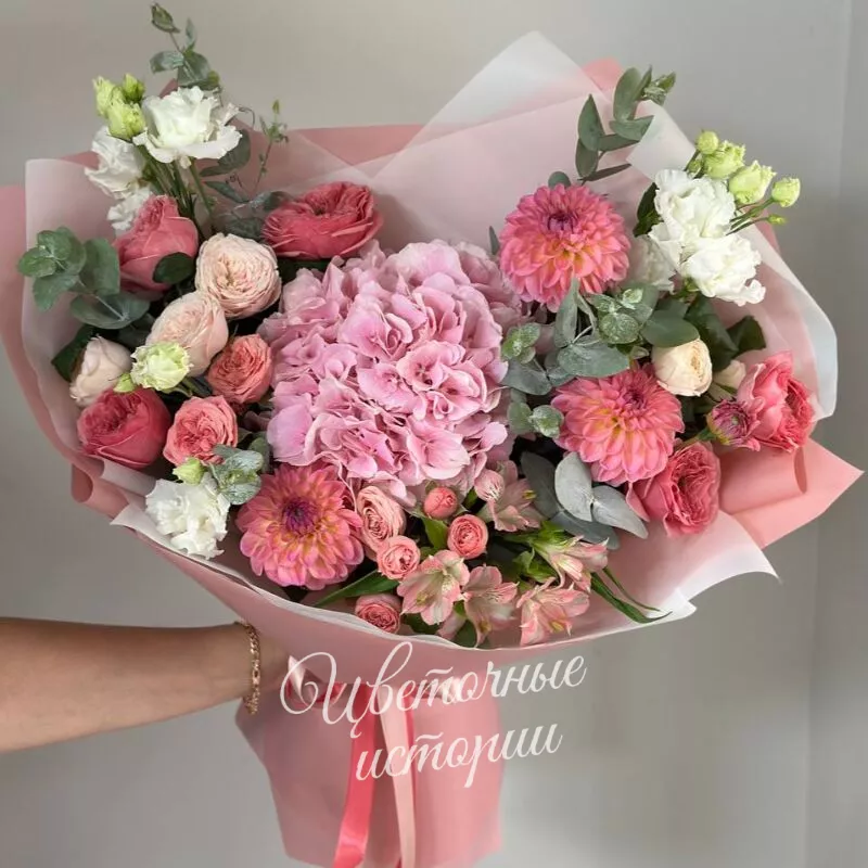 Сборный букет &laquo;Торжество любви&raquo;