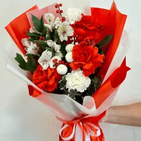 Сборный букет &laquo;Любимой маме&raquo; от интернет-магазина «Цветочные истории»