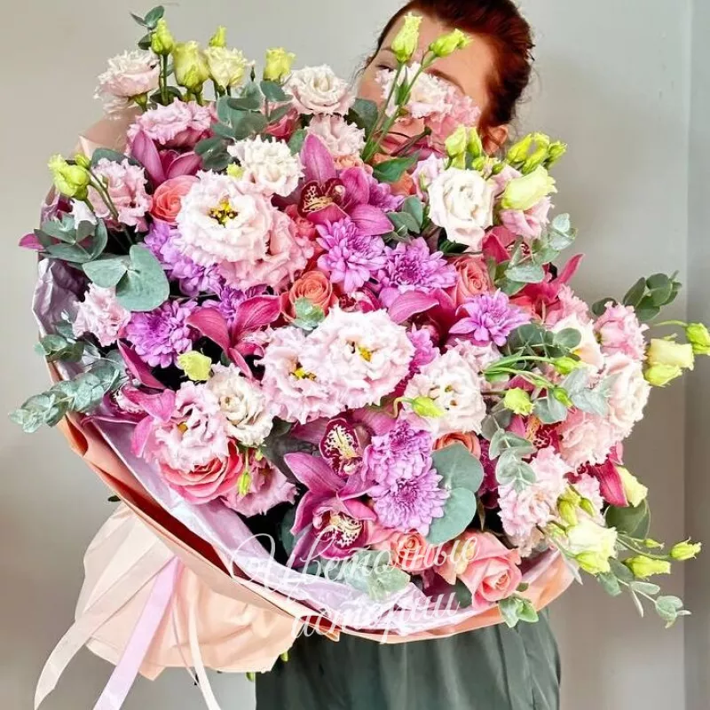 Сборный букет &laquo;Неповторимой &raquo; 1